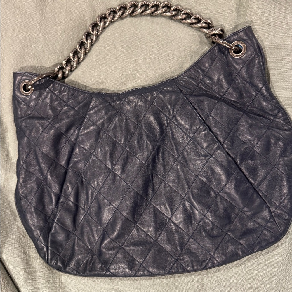 Chanel Quilted Black Leather Women's Bag - Picture 2 of 6